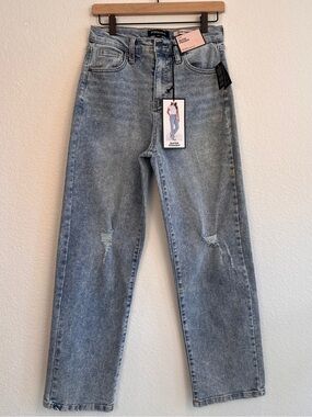 NWT BCBG Generation Skater Straight Jeans Light Wash Size 27
